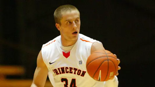 Hummer Scores 25, But Northeastern Rallies to Defeat Men's Basketball 67-66