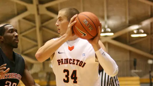 Wagner Takes OT Win From Men's Basketball