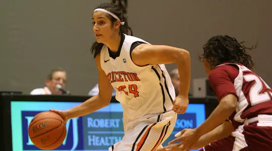Rasheed Powers Women's Basketball to 72-68 Win at UC Riverside
