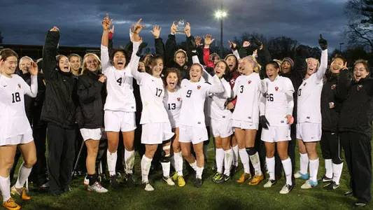Women's Soccer Defeats Penn 4-2, Finishes Ivy Sweep