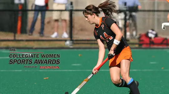Katie Reinprecht Wins Honda Sports Award for Field Hockey