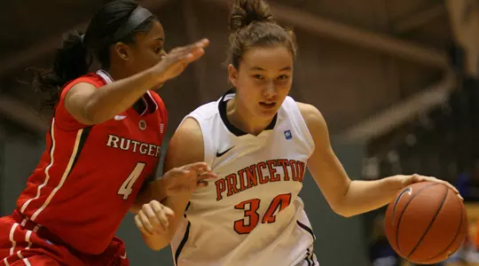 Women's Basketball Prevails Past Brown, 68-37