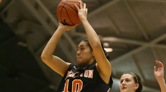 Women's Basketball Opens Season with 69-59 Win at St. Joe's