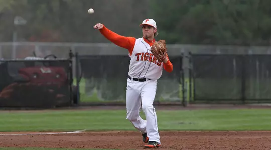 Baseball Splits Doubleheader at Brown