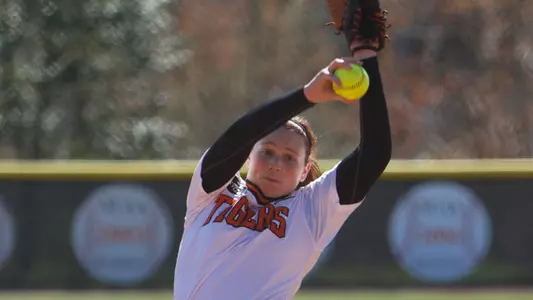 @PUSoftball, Harvard Split to Open Weekend