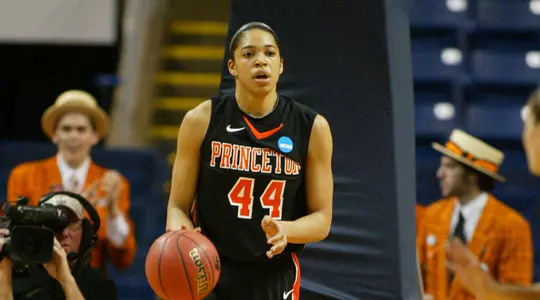 Devona Allgood '12 Signs Professional Contract to Play in Sweden