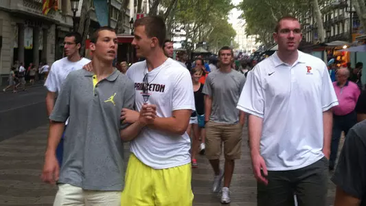Men's Basketball Arrives in Spain