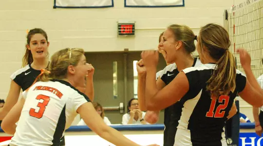 Women's Volleyball Sweeps Opening Day Of Colgate Invitational