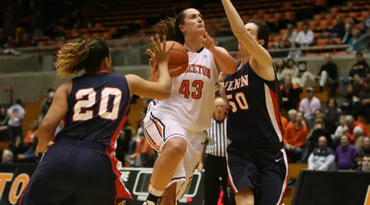 Women's Basketball Wins 25th Consecutive Ivy Game, Upends Penn 77-47