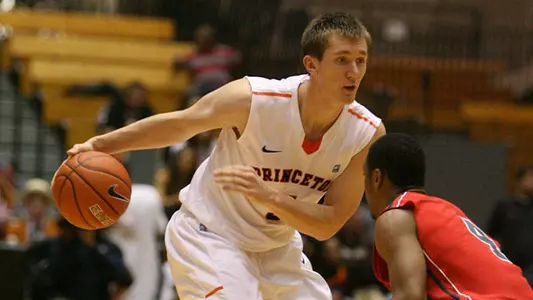 Men's Basketball Keeps Ivy Run Going, Beats Brown 63-46