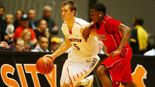 Men's Basketball Opens Ivy Play With Win Over Penn