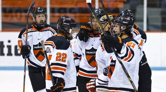 Women's Hockey Faces No. 1 Minnesota in Two-Game Series in Gopher State