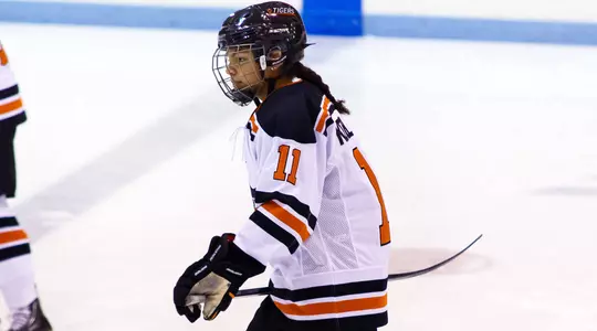 Three-Point Night For Koelzer Sends Women's Hockey To 4-1 Home Victory