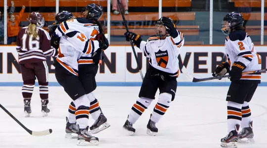 Women's Hockey Seeks to Keep Streak Alive as it Hosts No. 8 Clarkson/SLU