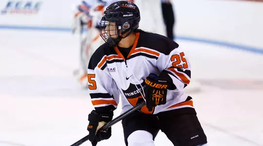 Alleva Nets Game Winner as Women's Hockey Tops St. Lawrence 2-1