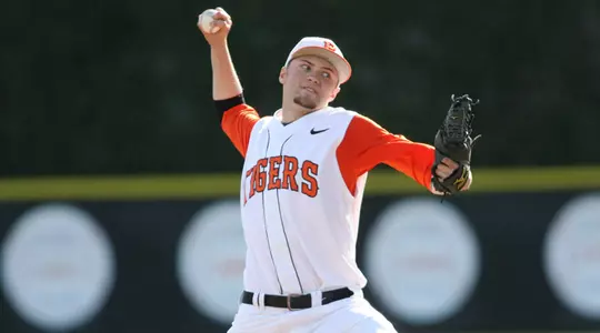 16-Hit Outing Guides Baseball to 9-7 Win at Monmouth