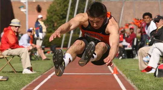 Men's Track & Field Finishes First Full Day at Penn Relays