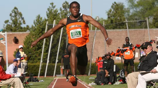 Owusu-Nyantekyi Jumps PR on Final Day of Penn Relays