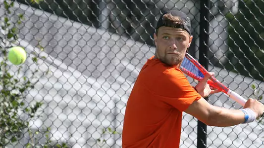 Davies Wins Flight Title in Virginia