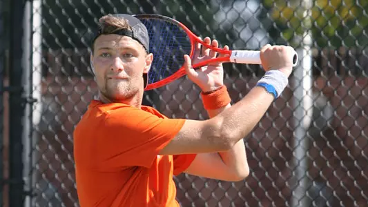 Davies Advances to Flight Final in Virginia