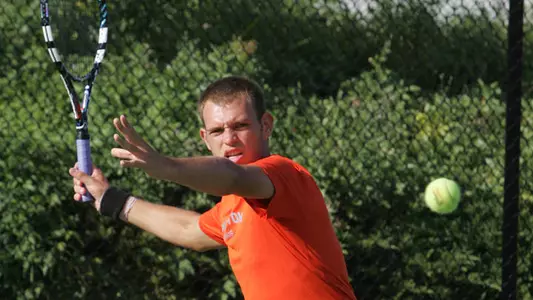 Men's Tennis Closes Play at Minnesota Tournament