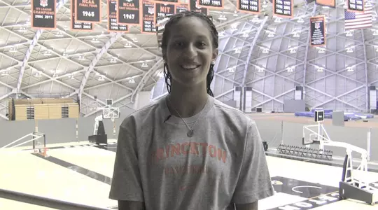 Women's Basketball Meet the Freshmen: Vanessa Smith