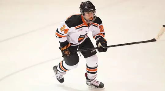 Women's Hockey Wins League Opener Over No. 6 Cornell