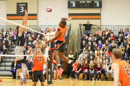 No. 4 UC-Irvine Defeats Men's Volleyball; Kessel, Oboh Combine For 26 Kills