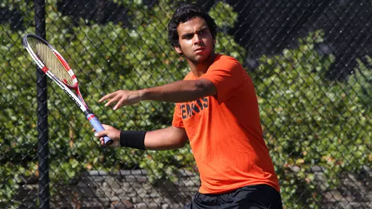 Men's Tennis Heads for Final Day at Farnsworth Invitational