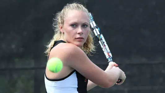 Women's Tennis Upends Ivy's Top-Ranked Team, Defeats Dartmouth 4-3