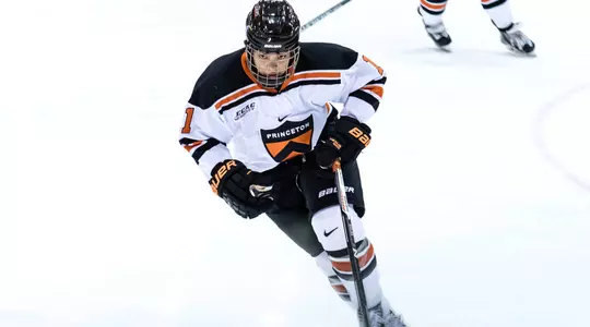 Women's Hockey Looks to Keep Rolling on the Road