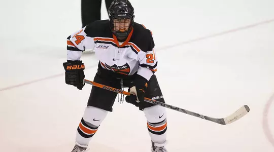 Women's Hockey Blanks Penn State, 4-0