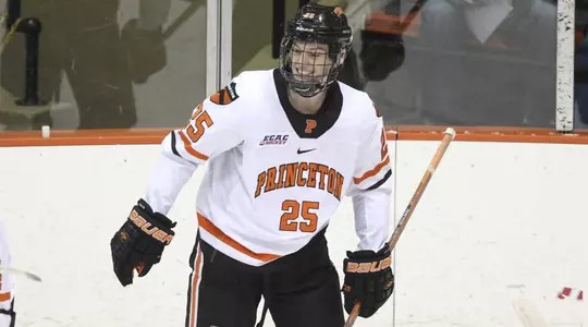 Men's Hockey Travels to Penn State & Hosts US Under-18 This Weekend