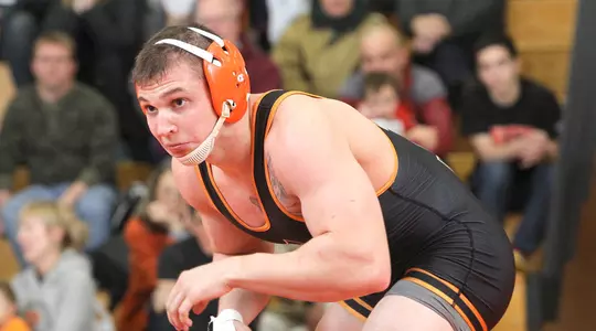 Wrestling Tops Hofstra 33-9, Falls To Two Ranked Squads On Grapple Sunday