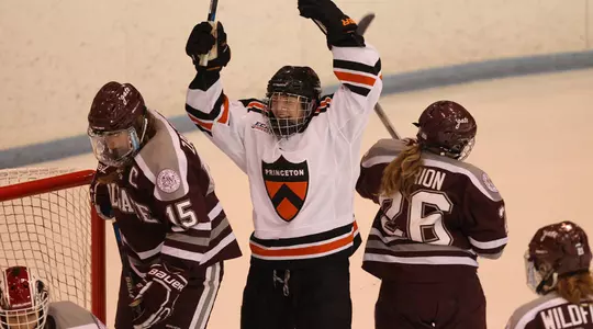 Lund Scores Twice as Women's Hockey Tops Colgate 3-2