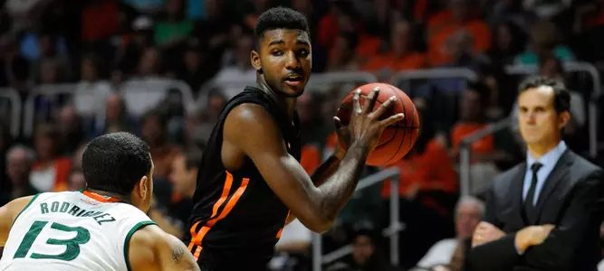 Men's Hoops' Upset Bid at No. 13/15 Miami Falls Short, 76-64