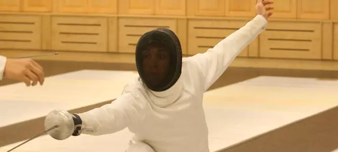 Women's Fencing Sweeps Five at Temple Duals