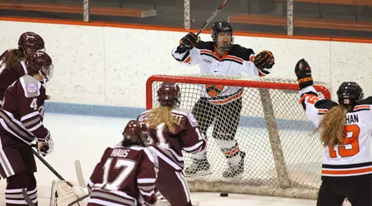 Women's Hockey Cruises to 4-1 Win over Colgate