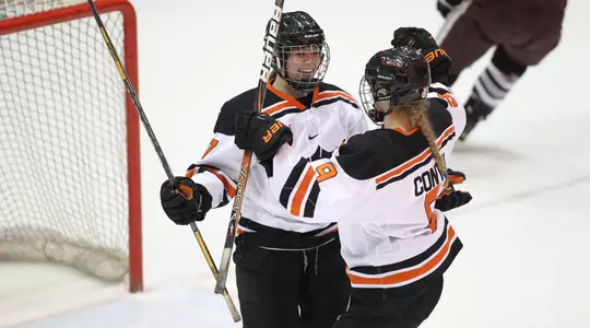Women's Hockey Opens 2015-16 Season at Mercyhurst