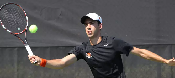 Men's Tennis Closes Farnsworth Invitational