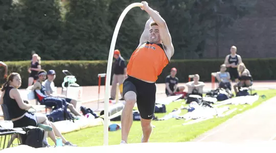 Bragg Wins Pole Vault at USF Bulls Invite