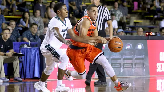 Devin Cannady drives to the basket.