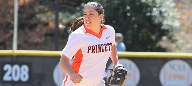 Softball Rallies to Top Monmouth, 4-3