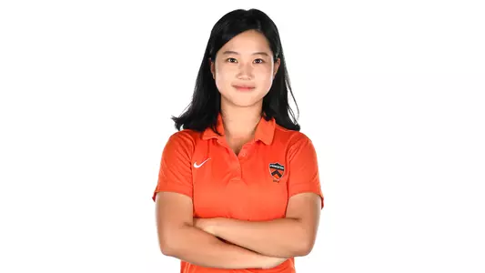 Karen Kim posed photo