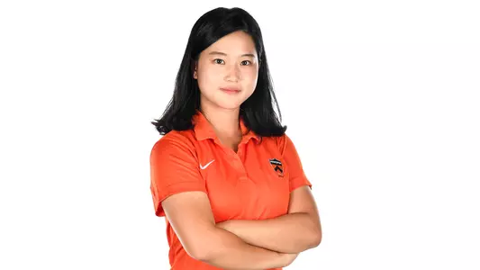 Karen Kim posed photo