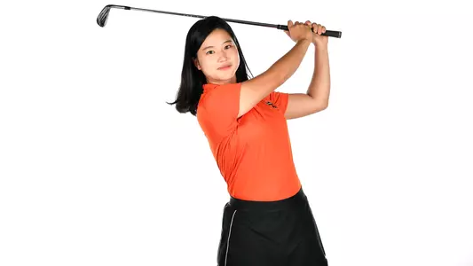 Karen Kim posed photo