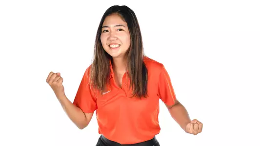 Julia Kashimura posed photo