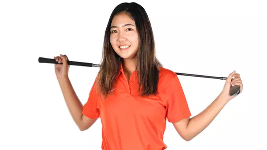 Julia Kashimura posed photo