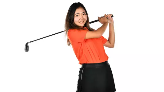 Julia Kashimura posed photo