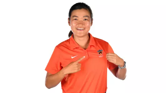 Emma Zhao posed photo